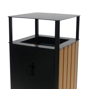 Vue rapprochée de la poubelle urbaine aspect bois 60 Litres LISA