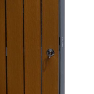 Vue de la serrure de la poubelle extérieure aspect bois 60 Litres SPARKA